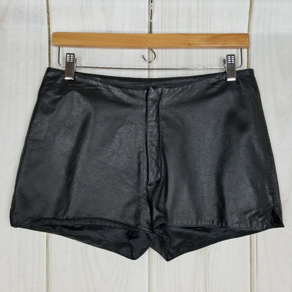 Wilsons Leather Pelle Studio Black Leather Shorts Mid Rise Waist